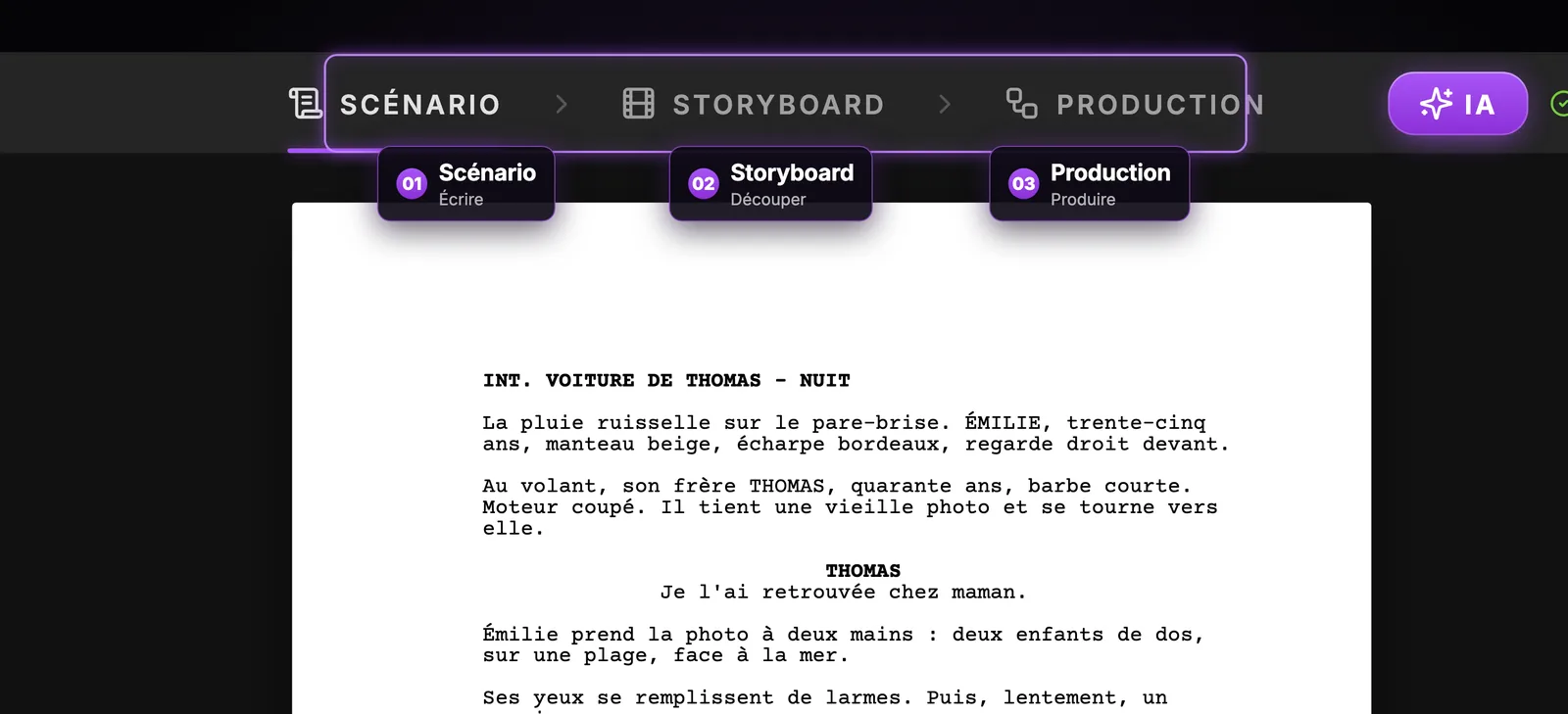 Les trois onglets suivent l'ordre d'une production : écrire, découper, produire. L'en-tête de ScreenWeaver avec les trois onglets numérotés Scénario (Écrire), Storyboard (Découper) et Production (Produire), le bouton violet IA à droite et le scénario de La Photo en dessous