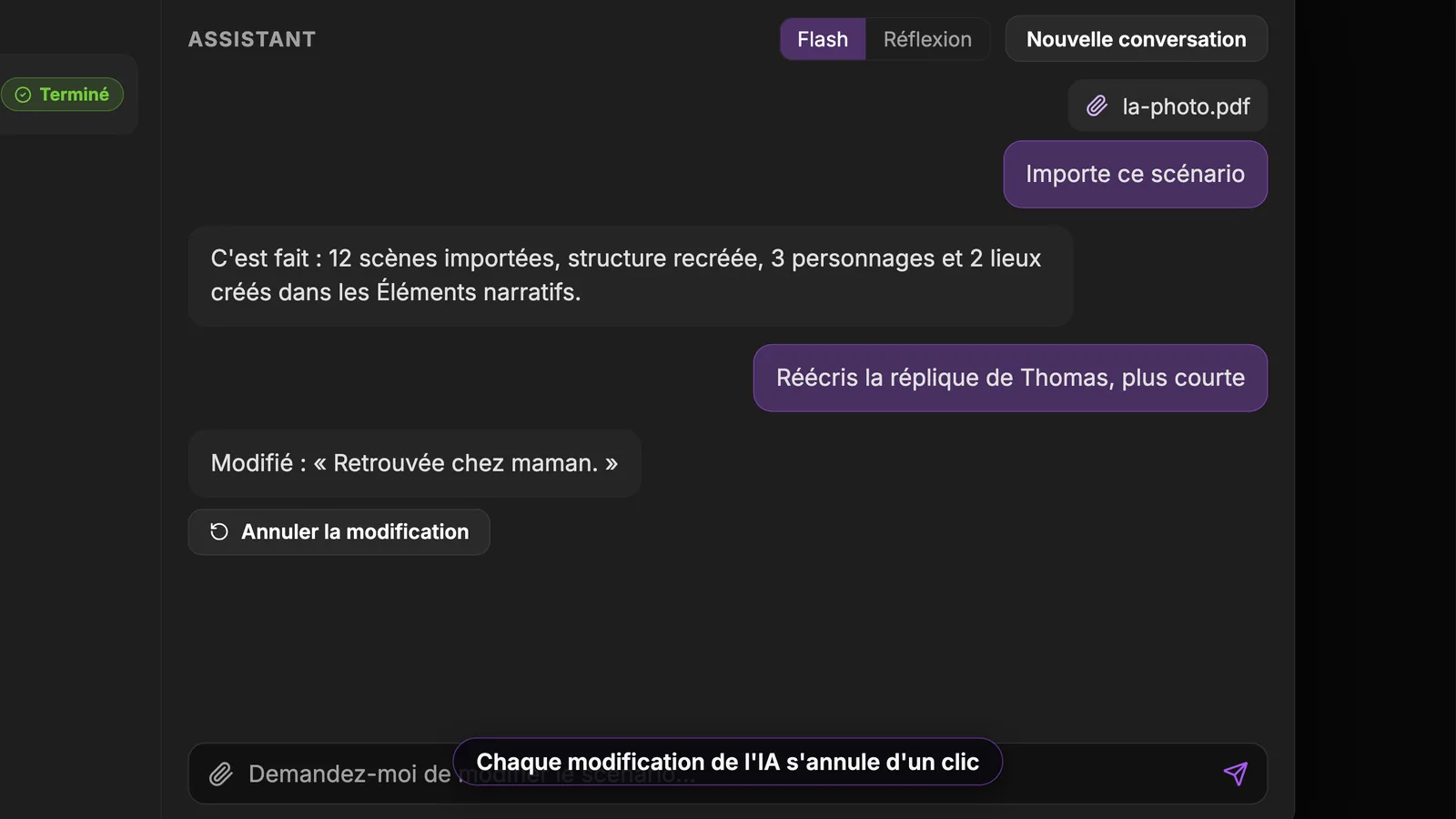 Une seule demande importe le scénario, recrée sa structure et crée personnages et lieux. L'assistant IA de ScreenWeaver avec la-photo.pdf joint, la demande « Importe ce scénario », la réponse (12 scènes, 3 personnages, 2 lieux) et le bouton Annuler la modification